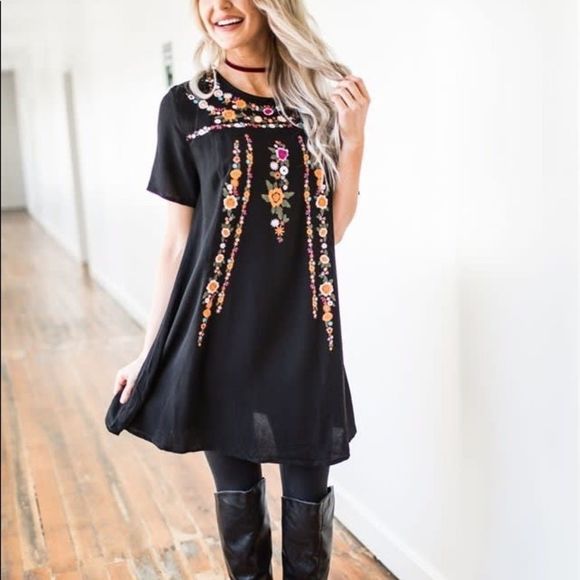 Umgee black tunic top / mini dress embroidered with beautiful flowers size small - Picture 2 of 9